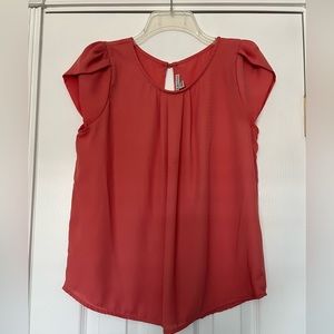Haute Monde, women’s blouse, M. Like new, worn once. Cute cap sleeves